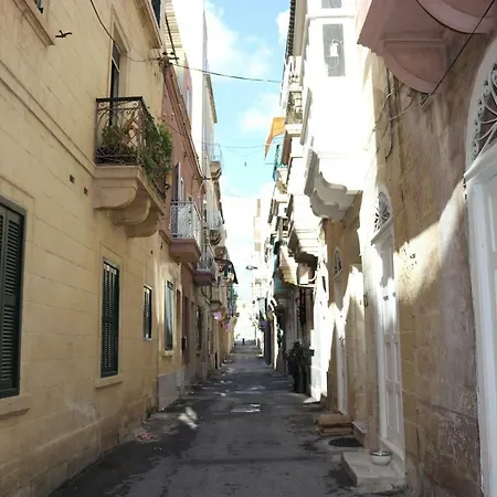 Corto Maltese Guest house *